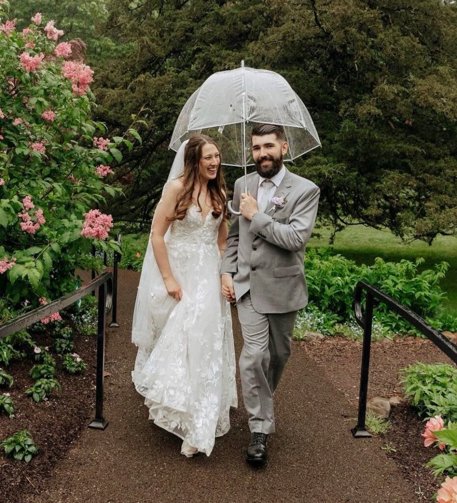 2 people, umbrella